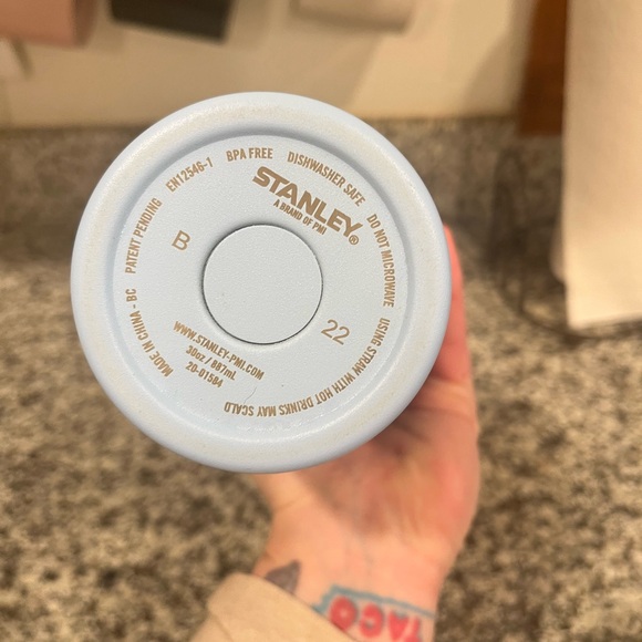 Stanley Sky Blue Travel Mug with Silver Trim - Picture 4 of 5